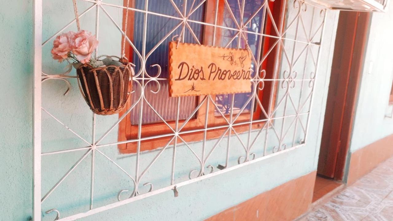 Alojamiento Picaflor Iguazu Hostel Puerto Iguazu Ngoại thất bức ảnh