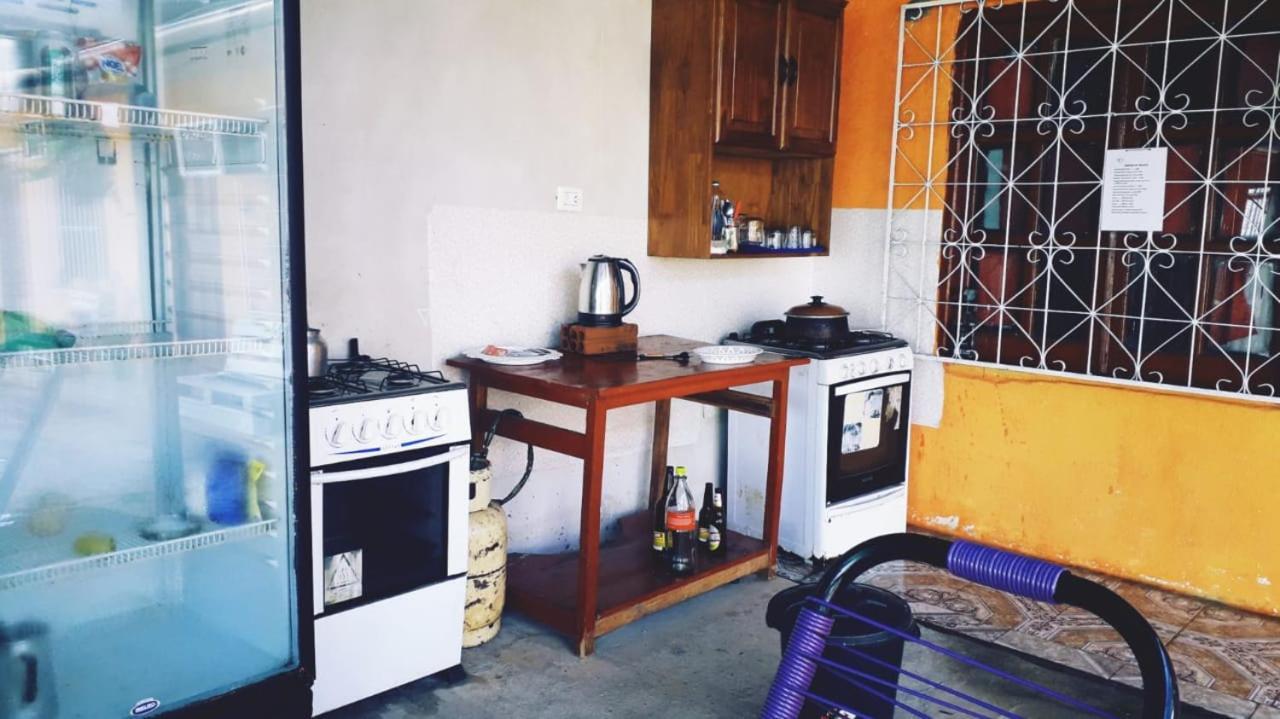 Alojamiento Picaflor Iguazu Hostel Puerto Iguazu Ngoại thất bức ảnh